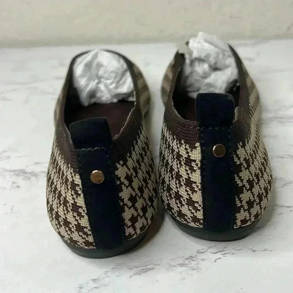 NWT JOURNEE COLLECTION-  KARISE SLIP ON DRESSY POINTED TOE FLATS Size 6 - Picture 7 of 11